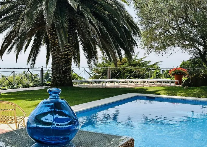 Miravall Costabravasi * بلاتجا ذارو